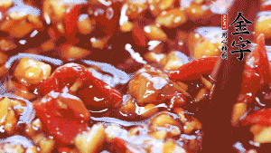 加入蒜末后攪拌均勻，讓每一種味道更加融合。(這個醬汁是不是看起來很誘人啊^_^)