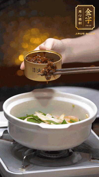 蝦仁、XO醬，猛火翻炒均勻