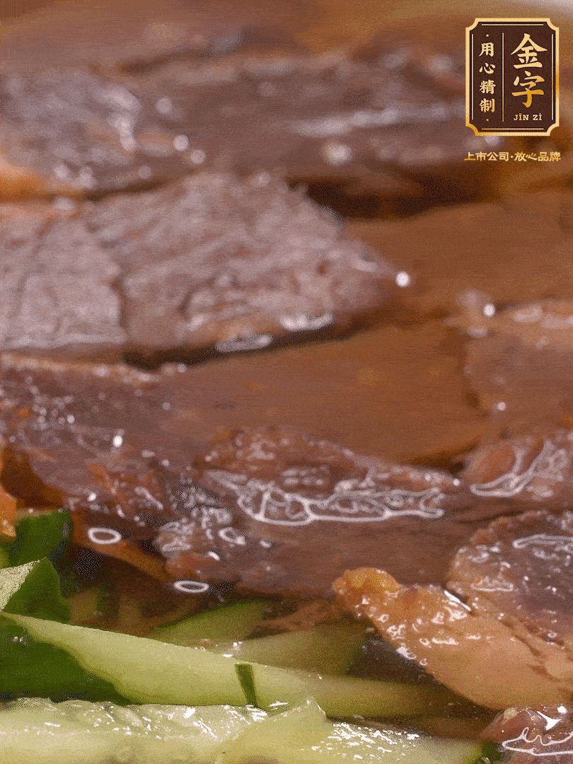 養(yǎng)麥冷面，涼水中清洗浸泡5分鐘，沸水中煮3分鐘，涼水漂洗沖涼