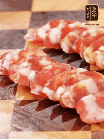 金字香腸切片，蘆筍去皮切丁